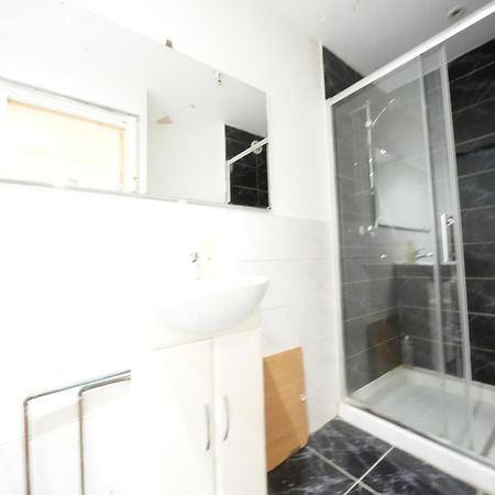 Airport Comfy Stay Harmondsworth ภายนอก รูปภาพ
