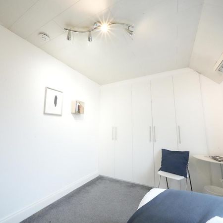 Airport Comfy Stay Harmondsworth ภายนอก รูปภาพ