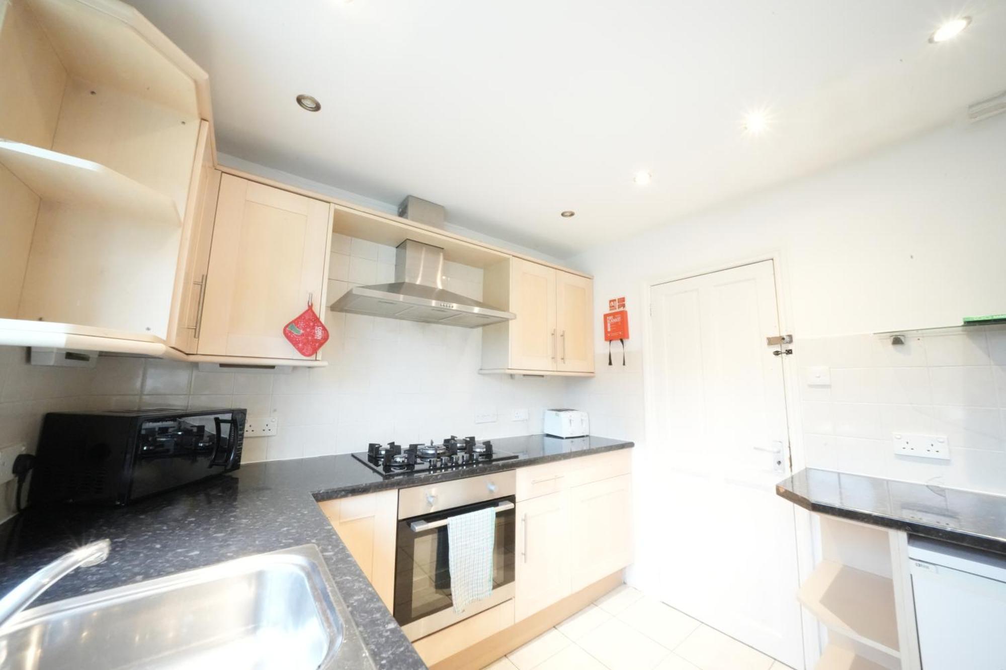 Airport Comfy Stay Harmondsworth ภายนอก รูปภาพ