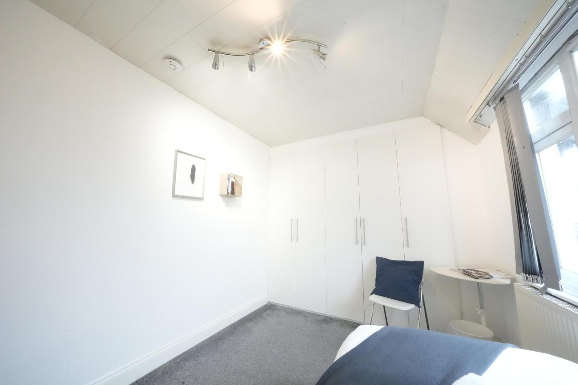 Airport Comfy Stay Harmondsworth ภายนอก รูปภาพ