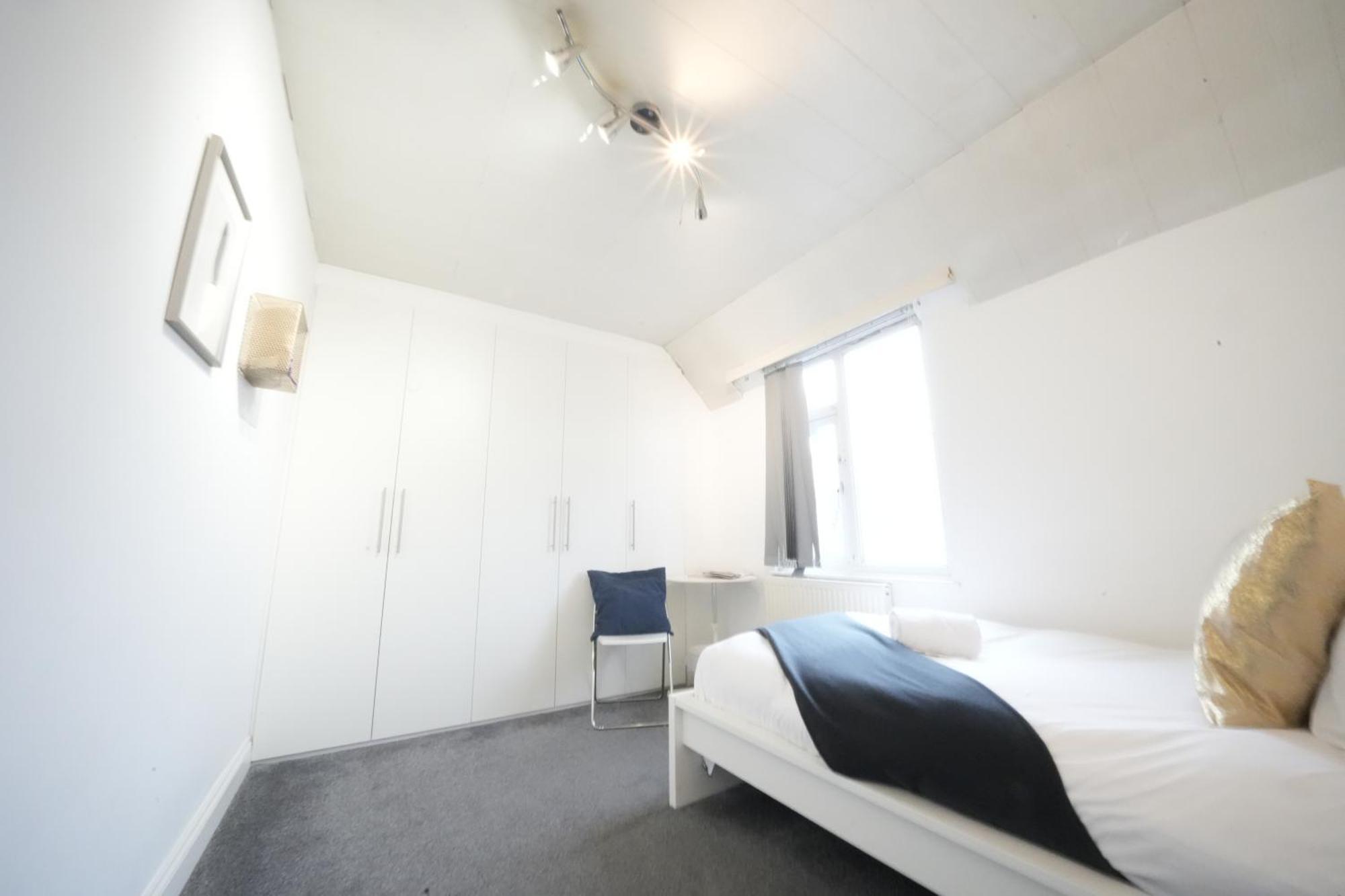 Airport Comfy Stay Harmondsworth ภายนอก รูปภาพ