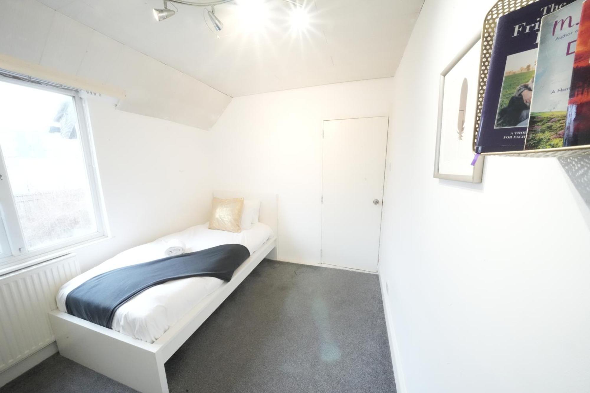 Airport Comfy Stay Harmondsworth ภายนอก รูปภาพ