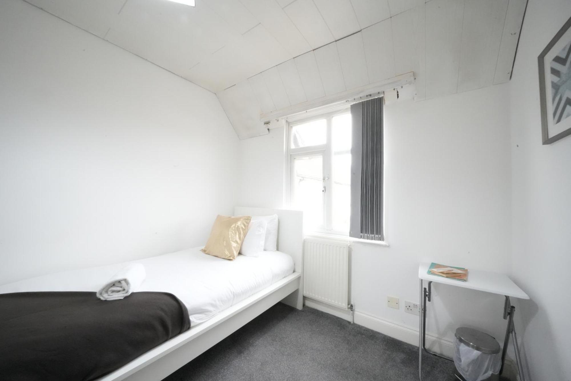 Airport Comfy Stay Harmondsworth ภายนอก รูปภาพ