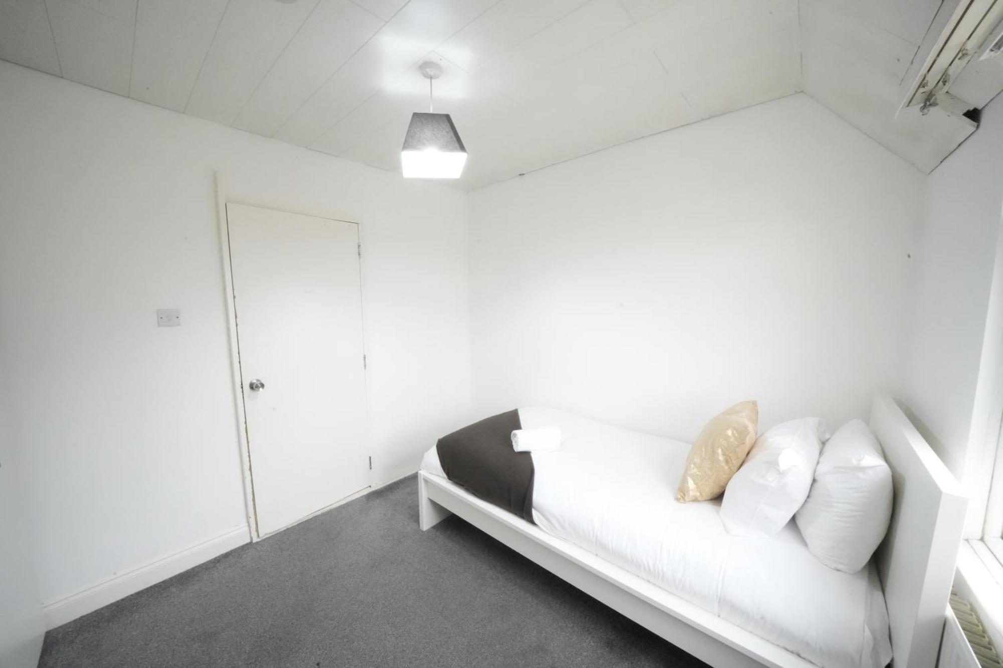 Airport Comfy Stay Harmondsworth ภายนอก รูปภาพ