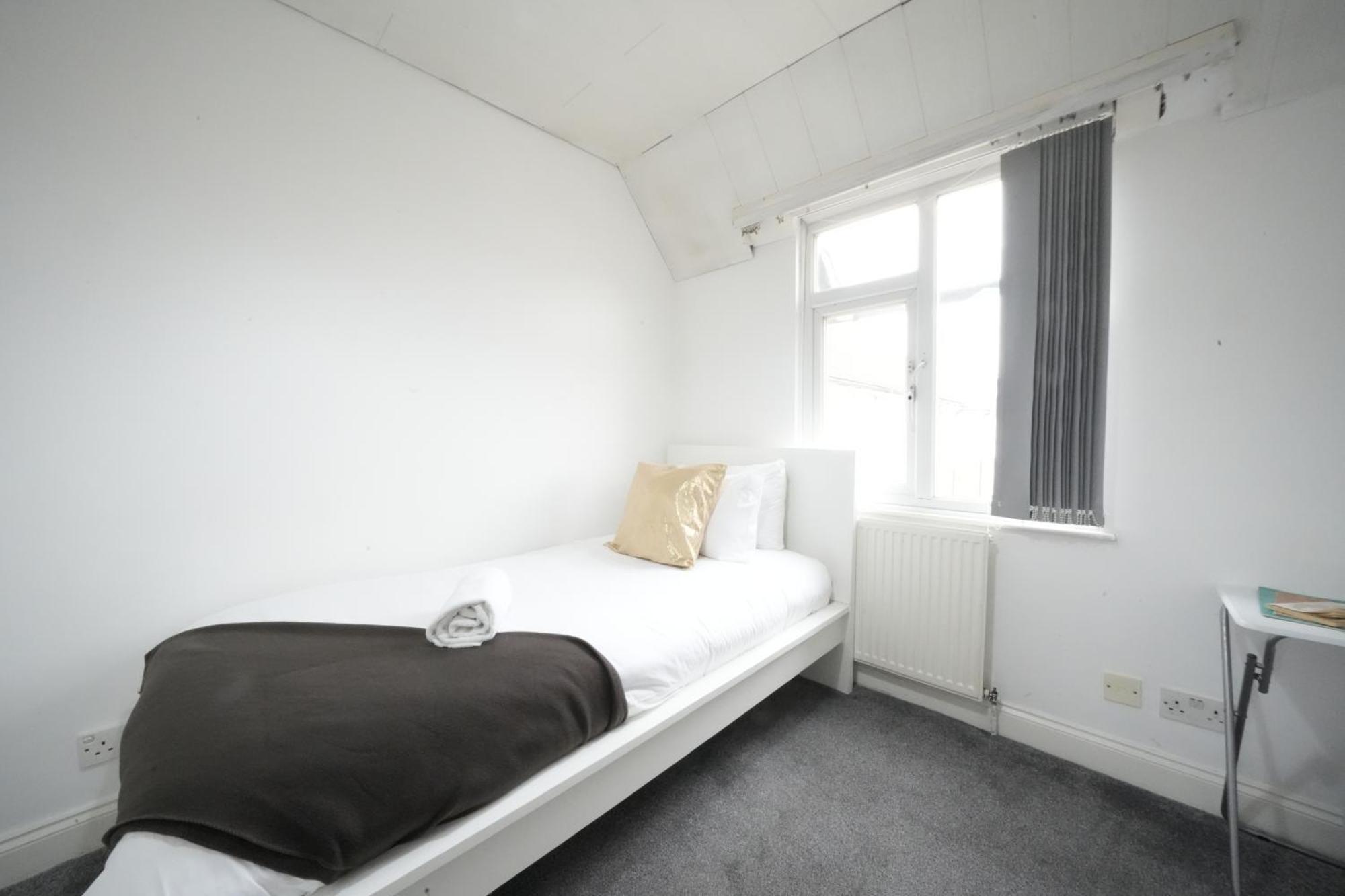 Airport Comfy Stay Harmondsworth ภายนอก รูปภาพ