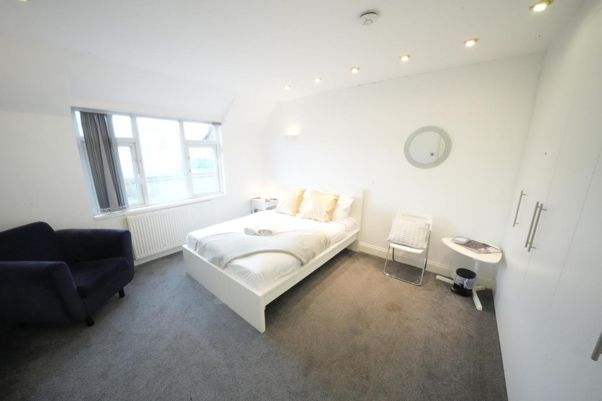 Airport Comfy Stay Harmondsworth ภายนอก รูปภาพ
