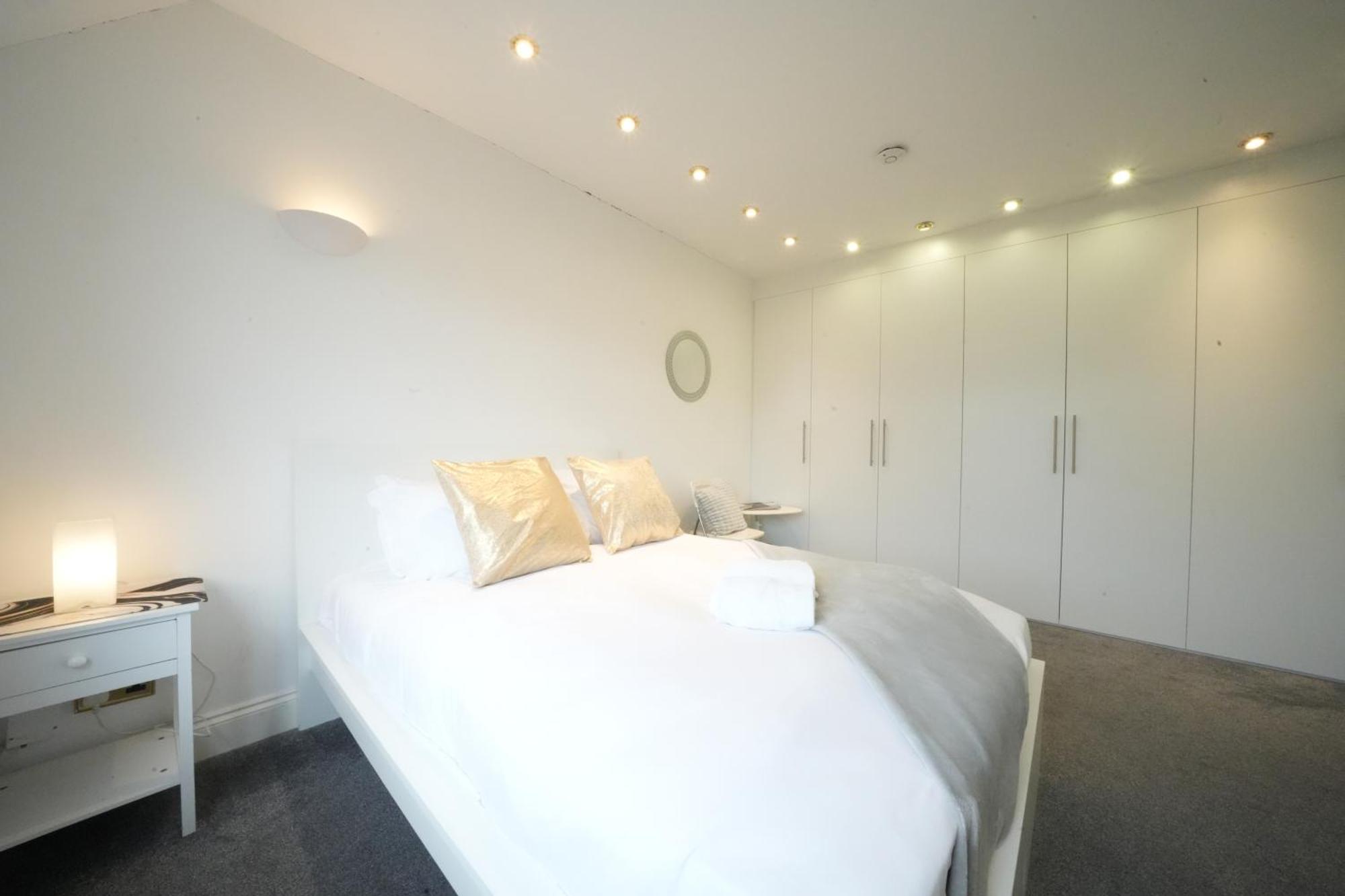 Airport Comfy Stay Harmondsworth ภายนอก รูปภาพ