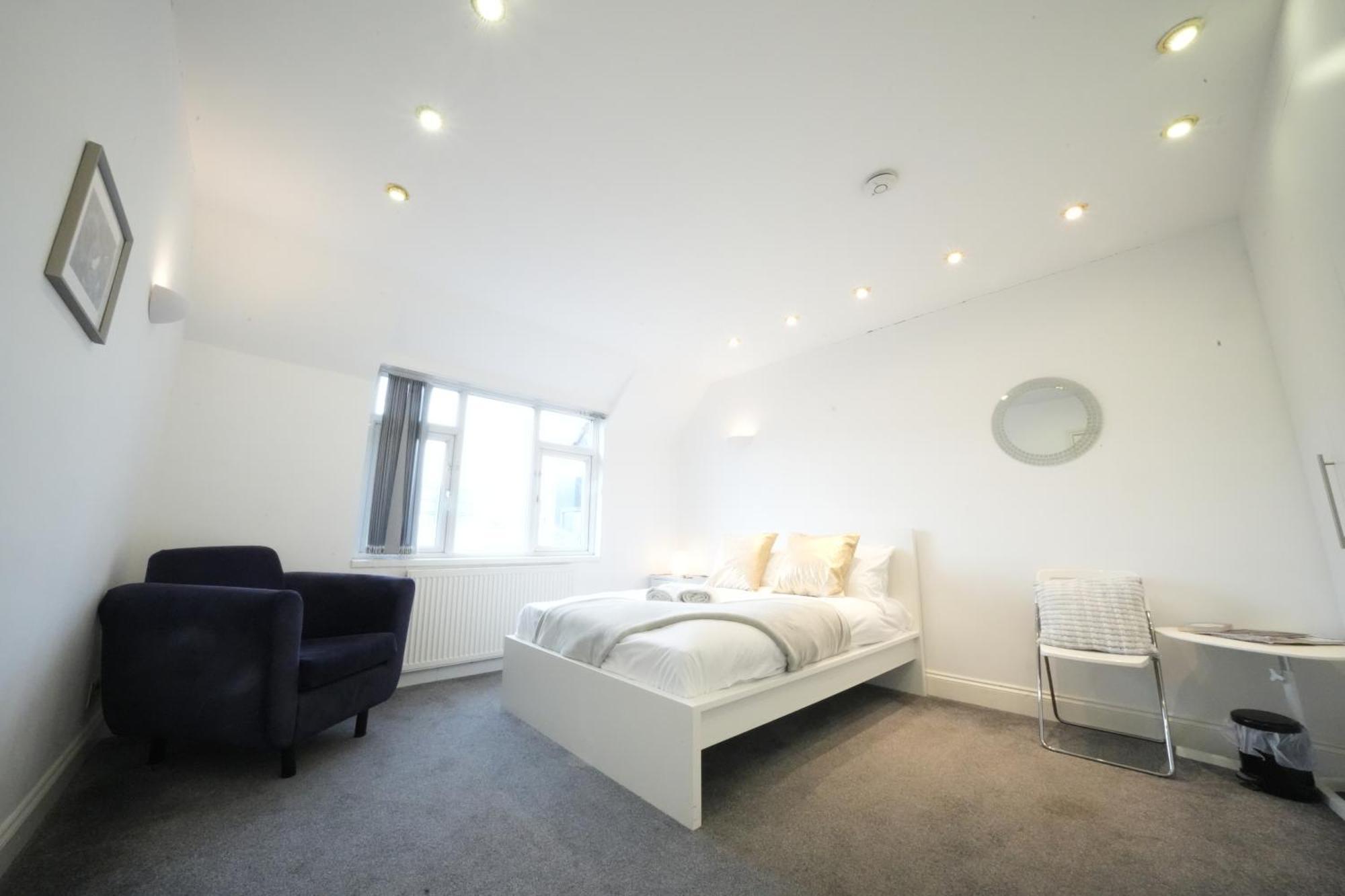 Airport Comfy Stay Harmondsworth ภายนอก รูปภาพ