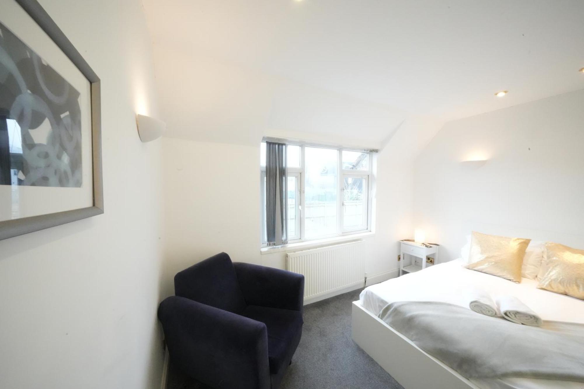 Airport Comfy Stay Harmondsworth ภายนอก รูปภาพ