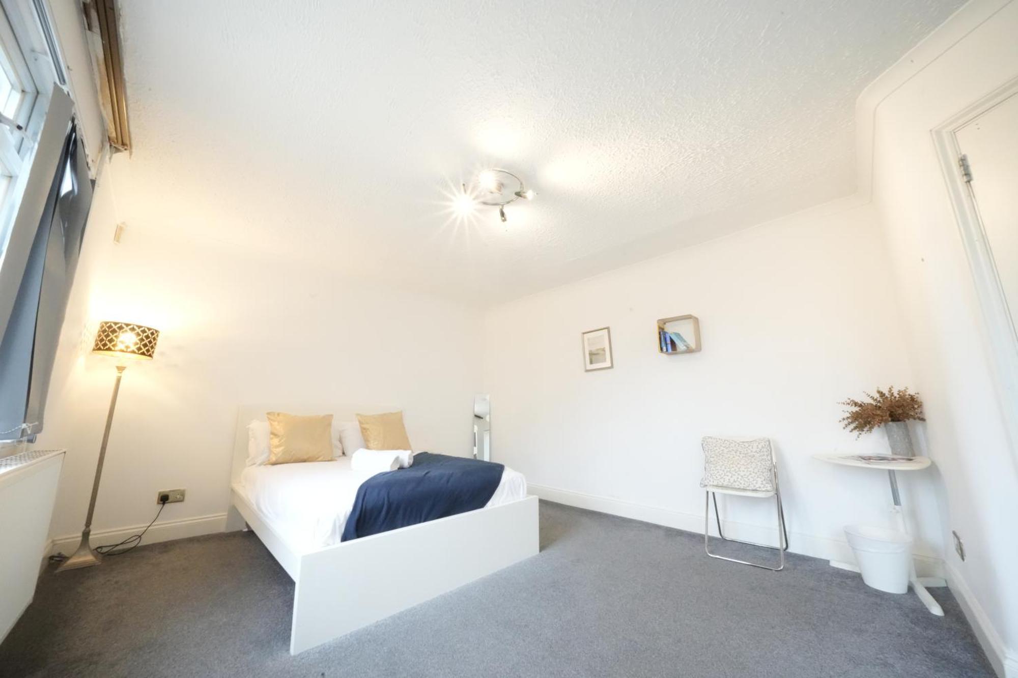 Airport Comfy Stay Harmondsworth ภายนอก รูปภาพ