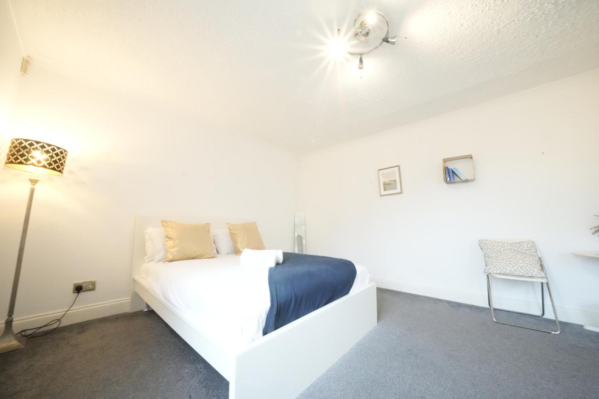 Airport Comfy Stay Harmondsworth ภายนอก รูปภาพ