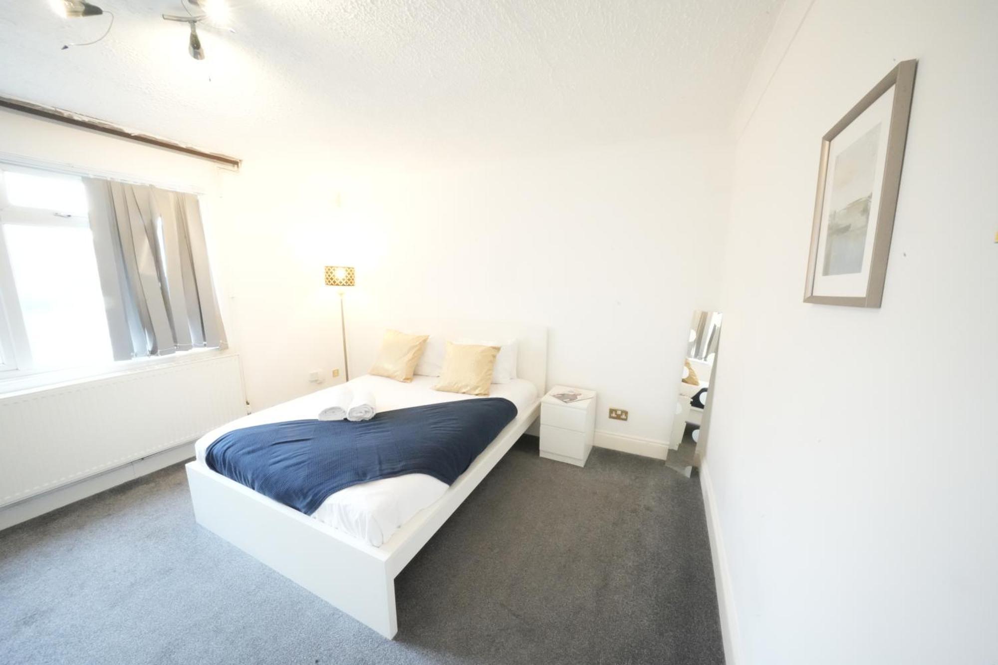 Airport Comfy Stay Harmondsworth ภายนอก รูปภาพ
