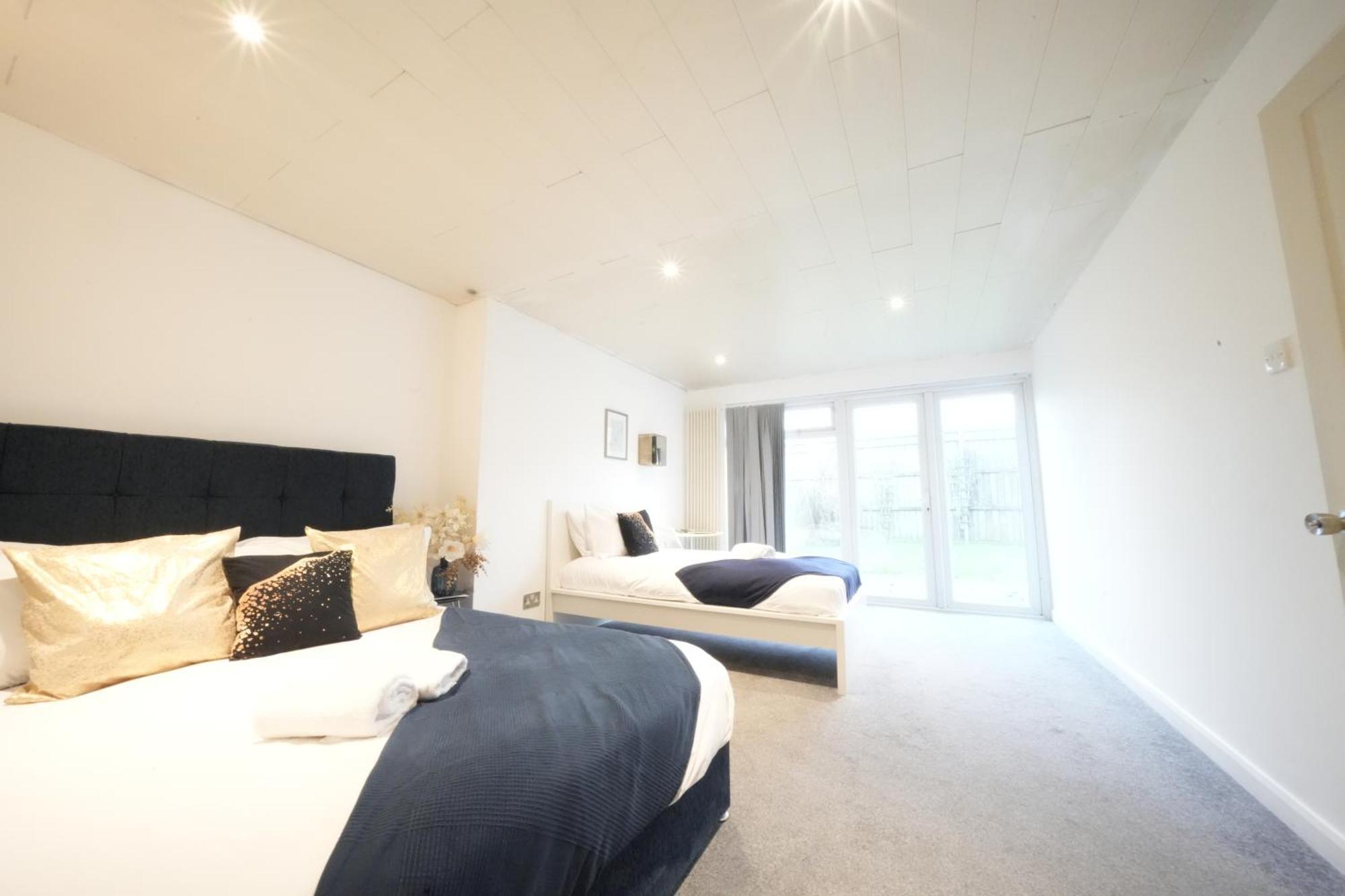 Airport Comfy Stay Harmondsworth ภายนอก รูปภาพ